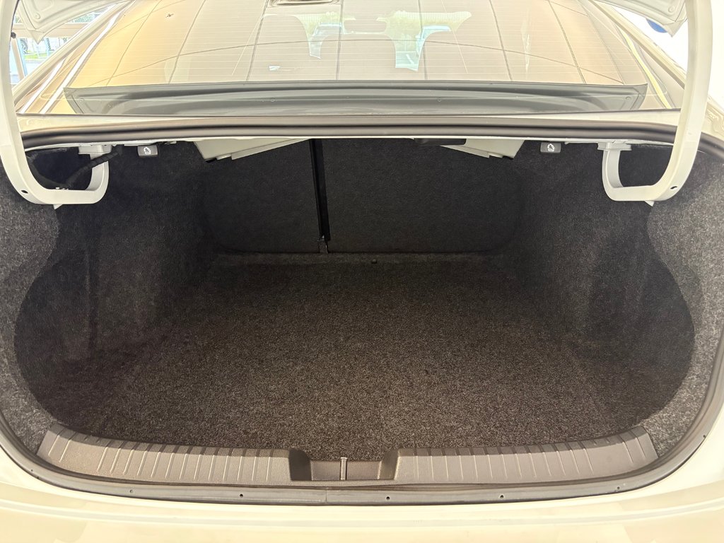 2024 Volkswagen Jetta GLI 40th Anniversary Edition in Boucherville, Quebec - 8 - w1024h768px