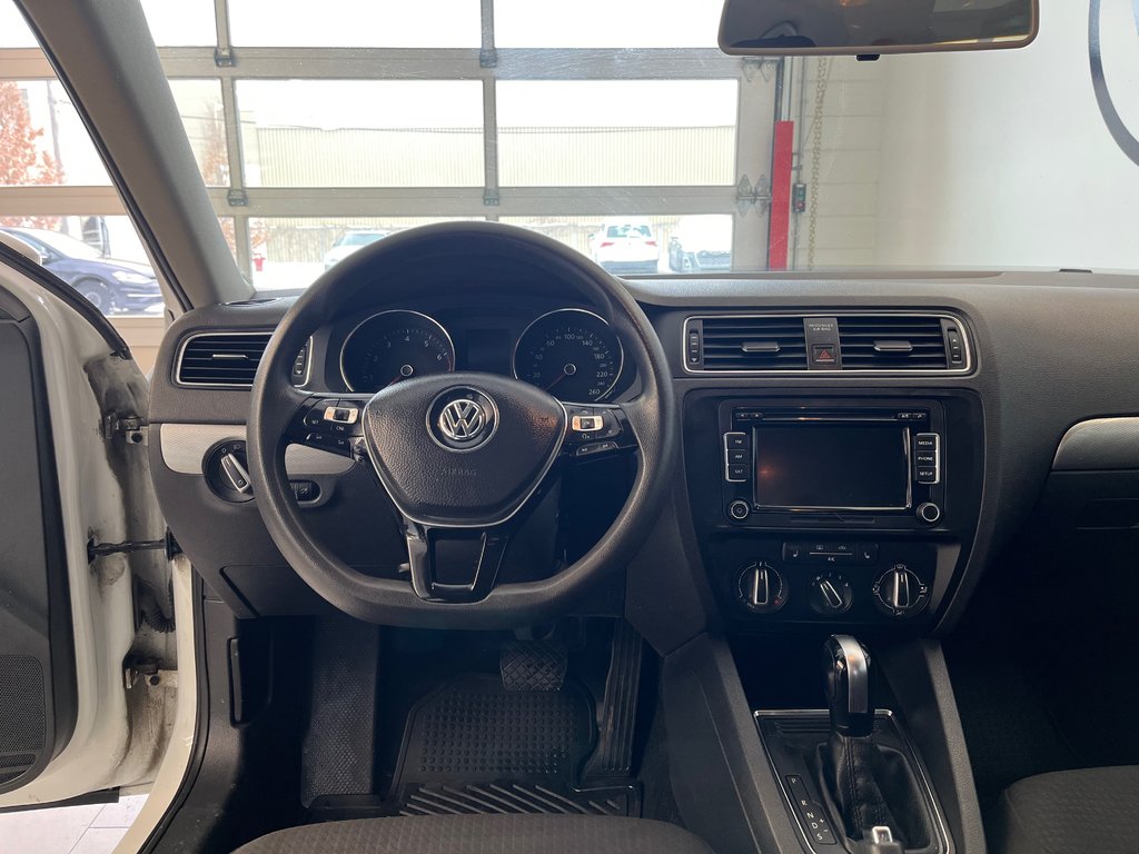 Volkswagen Jetta Sedan TRENDLINE 2015 à Boucherville, Québec - 2 - w1024h768px