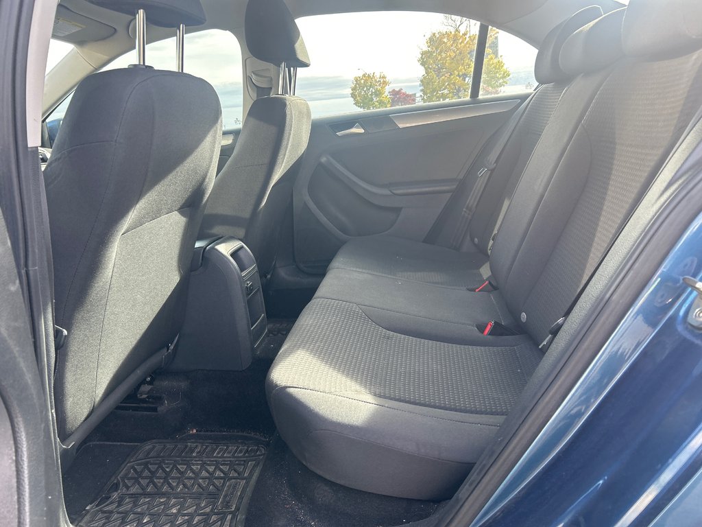 2016 Volkswagen Jetta Sedan TRENDLINE/ A/C / TOIT/ SIEGE CHAUFFANT in Boucherville, Quebec - 10 - w1024h768px