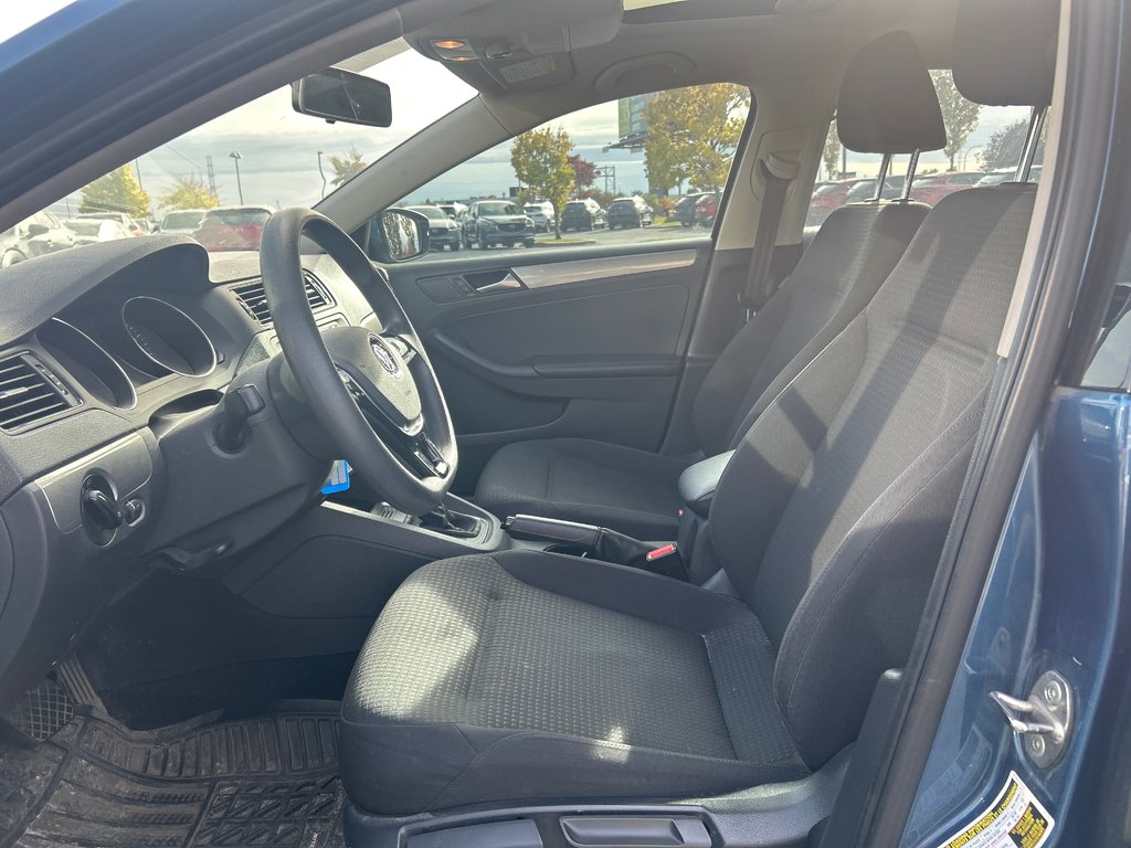 2016 Volkswagen Jetta Sedan TRENDLINE/ A/C / TOIT/ SIEGE CHAUFFANT in Boucherville, Quebec - 9 - w1024h768px