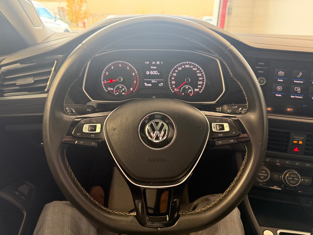 2021 Volkswagen Jetta Highline in Boucherville, Quebec - 17 - w1024h768px