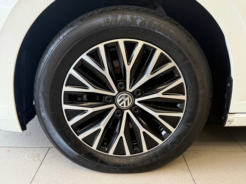 2021 Volkswagen Jetta Highline in Boucherville, Quebec - 14 - w1024h768px