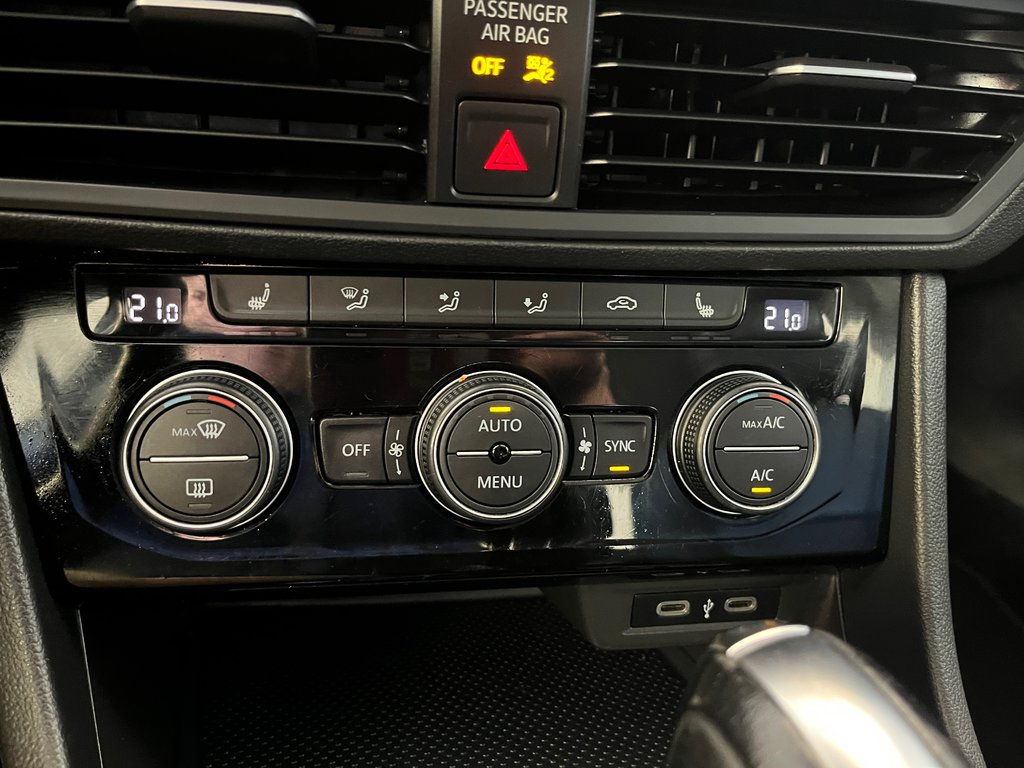 2021 Volkswagen Jetta Highline in Boucherville, Quebec - 16 - w1024h768px