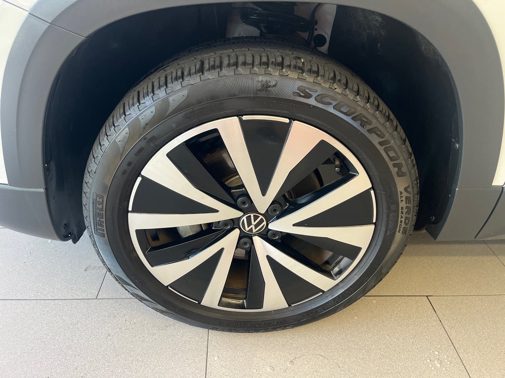 2022 Volkswagen Taos Highline in Boucherville, Quebec - 17 - w1024h768px