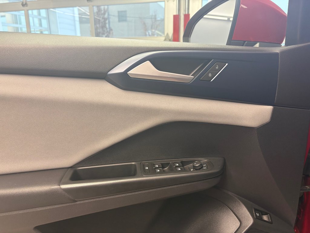Volkswagen Taos Comfortline 2022 à Boucherville, Québec - 16 - w1024h768px