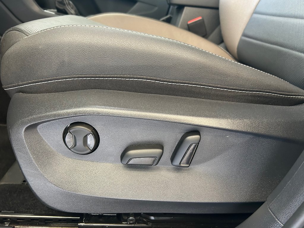 2023 Volkswagen Taos HIGHLINE in Boucherville, Quebec - 13 - w1024h768px