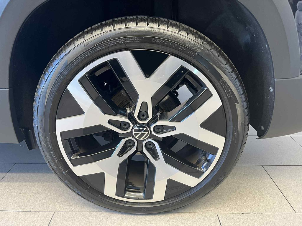 2023 Volkswagen Taos Highline in Boucherville, Quebec - 12 - w1024h768px