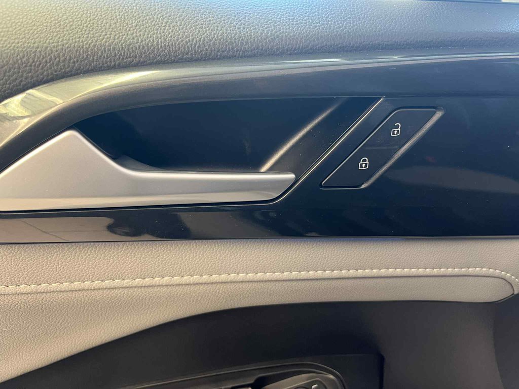 2023 Volkswagen Taos Highline in Boucherville, Quebec - 10 - w1024h768px