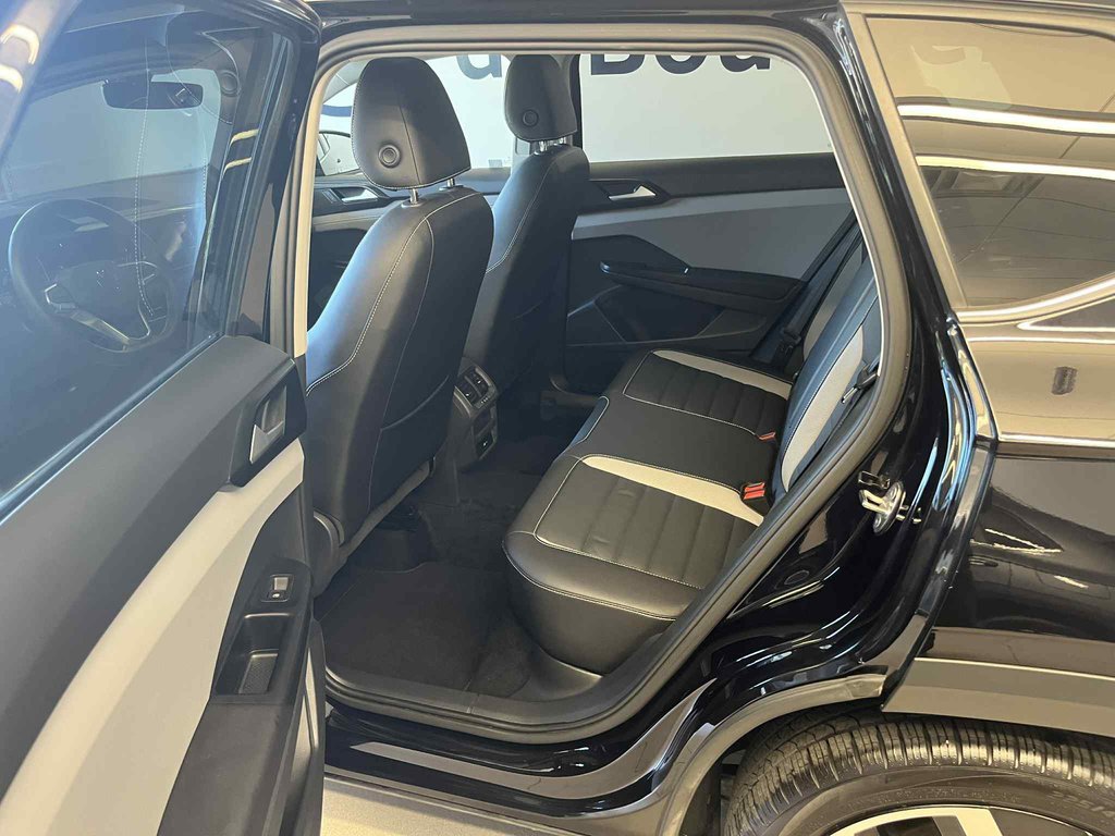 2023 Volkswagen Taos Highline in Boucherville, Quebec - 23 - w1024h768px