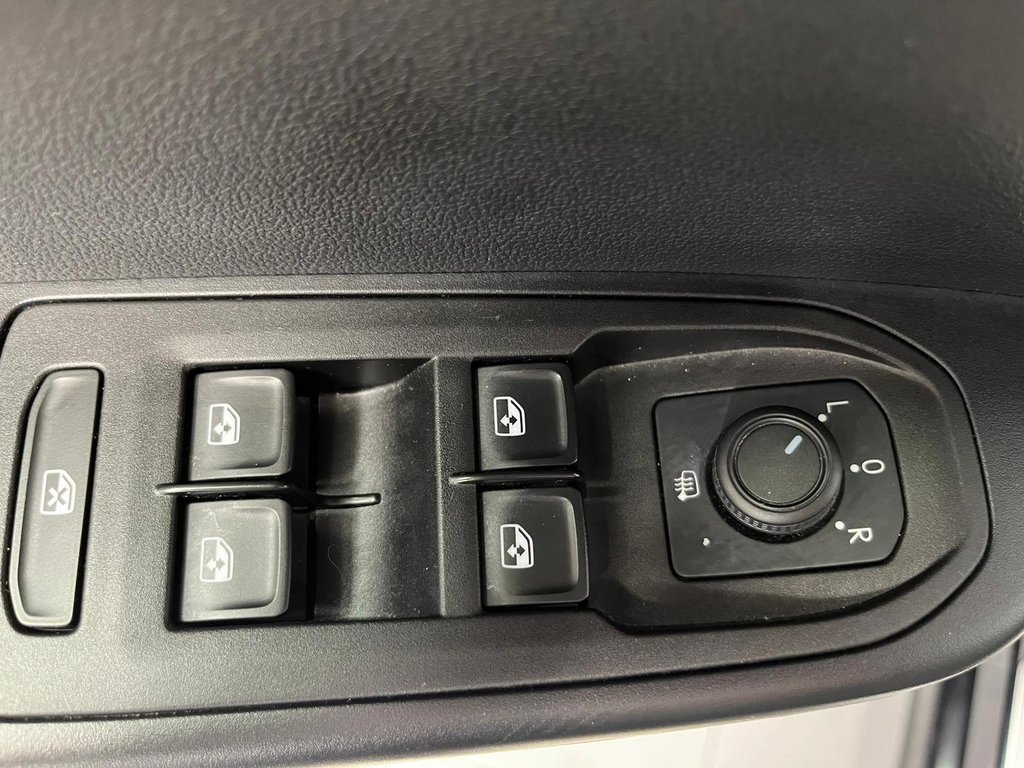 Volkswagen Taos Comfortline 2023 à Boucherville, Québec - 13 - w1024h768px