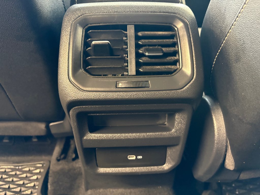 Volkswagen Taos Comfortline 2023 à Boucherville, Québec - 32 - w1024h768px