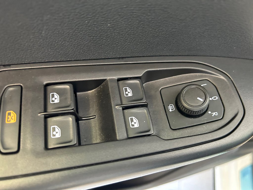 2024 Volkswagen Taos Highline in Boucherville, Quebec - 14 - w1024h768px