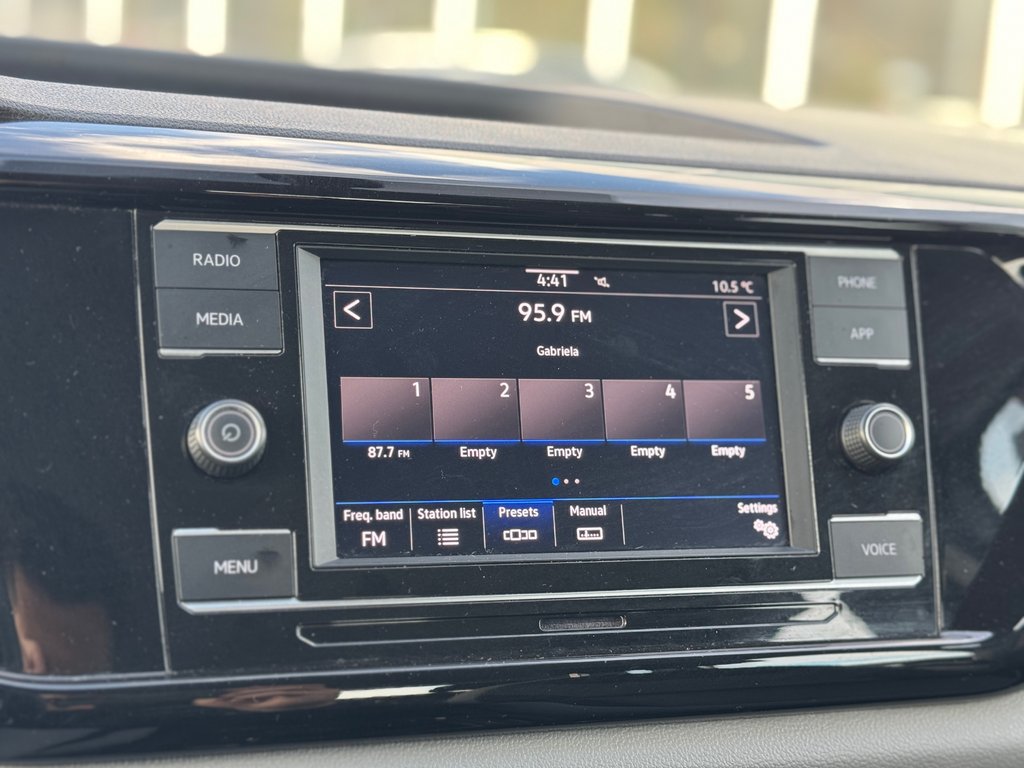 2024 Volkswagen Taos Trendline  Cam.Rec Sieg.Chauff Mag Air.Clim in Terrebonne, Quebec - 15 - w1024h768px