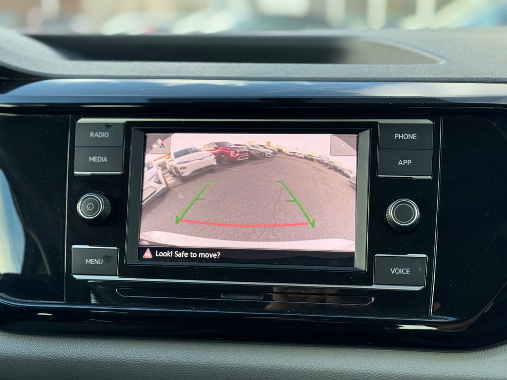 2024 Volkswagen Taos Trendline  Cam.Rec Sieg.Chauff Mag Air.Clim in Terrebonne, Quebec - 16 - w1024h768px