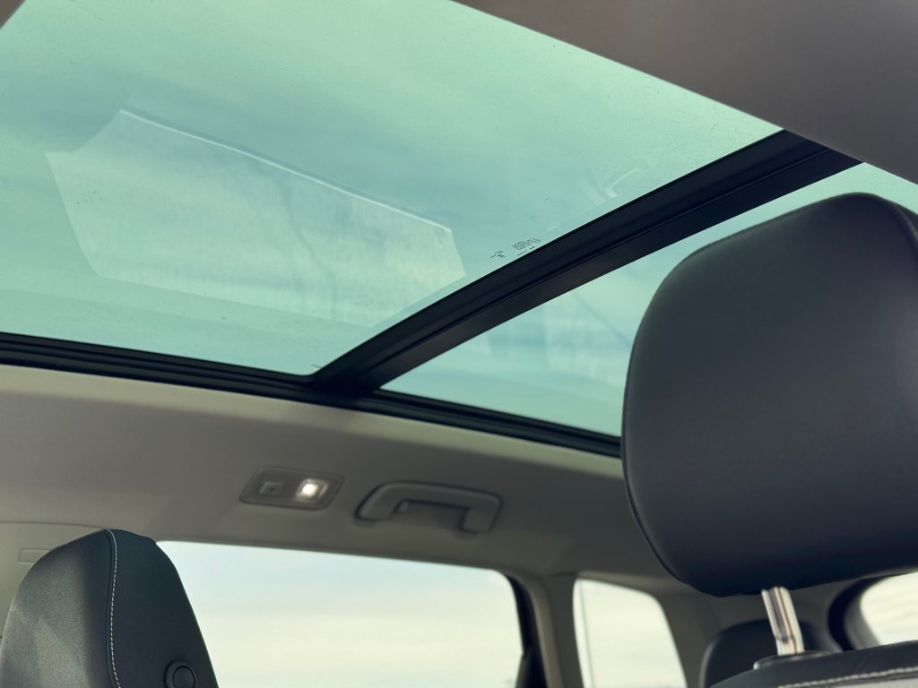 Volkswagen Taos Highline Black Package Bas Kilométrage AWD 2024 à Terrebonne, Québec - 11 - w1024h768px