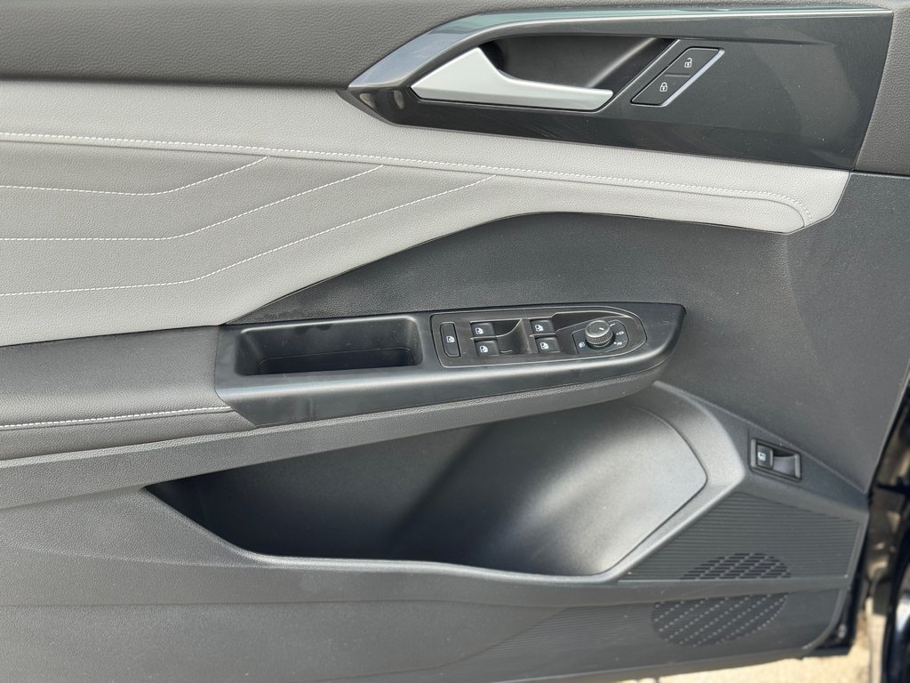 Volkswagen Taos Highline Black Package Bas Kilométrage AWD 2024 à Terrebonne, Québec - 8 - w1024h768px