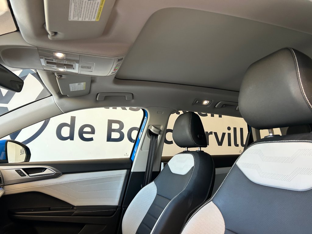 2025 Volkswagen Taos Highline in Boucherville, Quebec - 14 - w1024h768px
