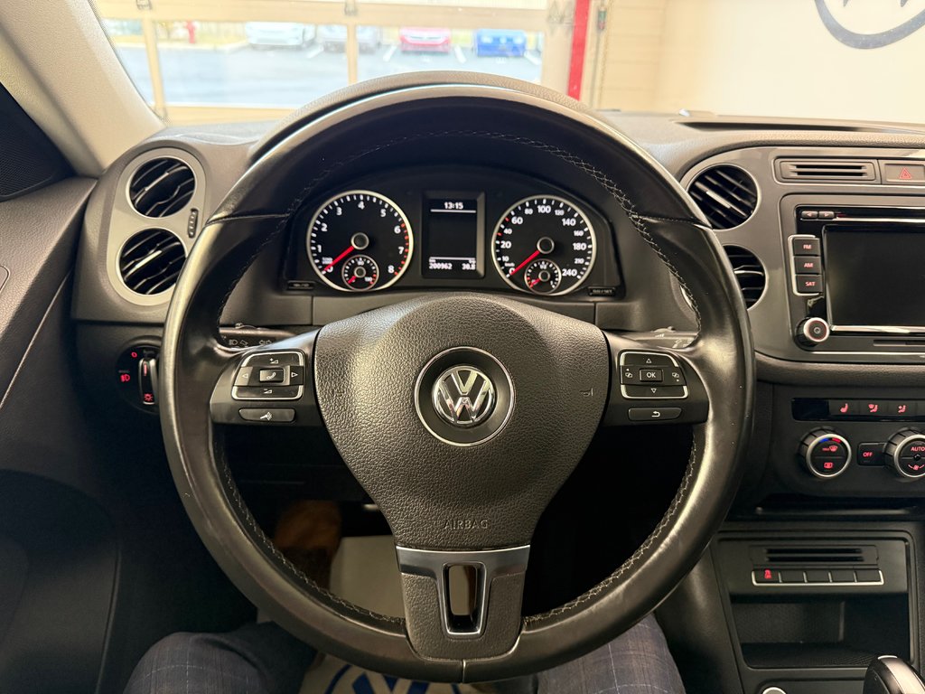 2015 Volkswagen Tiguan SPECIAL EDITION in Boucherville, Quebec - 14 - w1024h768px