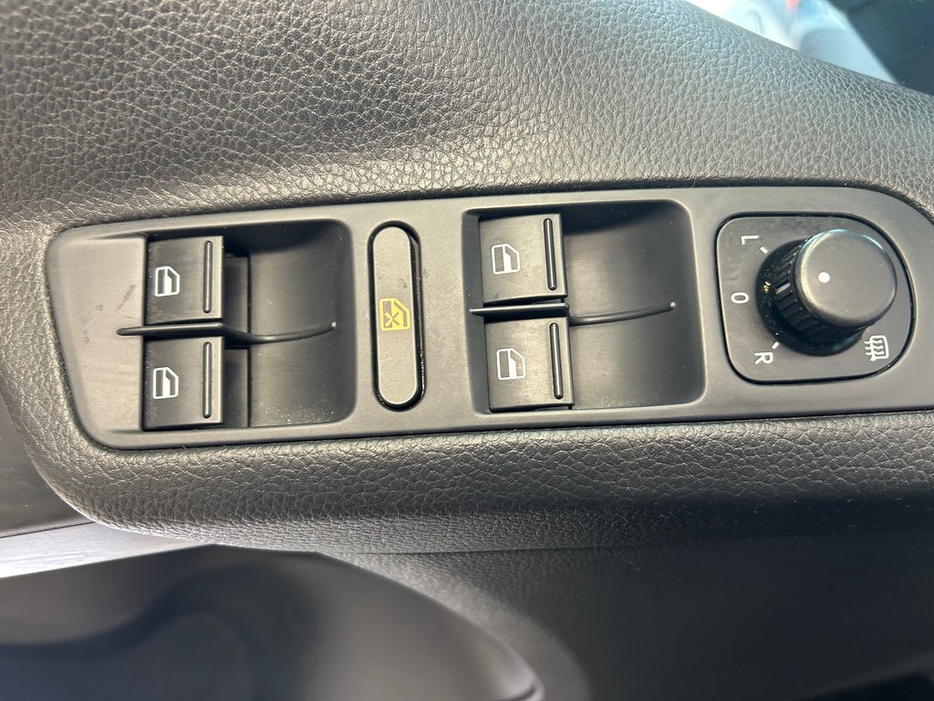 Volkswagen Tiguan TRENDLINE 2015 à Boucherville, Québec - 15 - w1024h768px