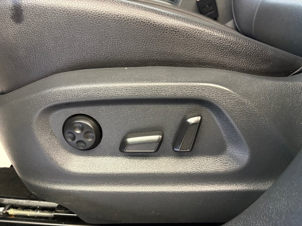 2017 Volkswagen Tiguan Comfortline in Boucherville, Quebec - 12 - w1024h768px