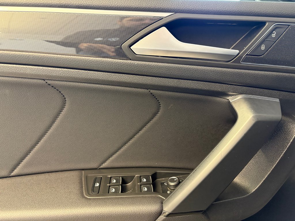 2019 Volkswagen Tiguan Highline in Boucherville, Quebec - 17 - w1024h768px