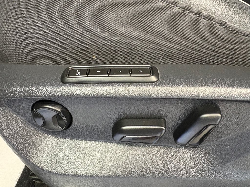 2019 Volkswagen Tiguan Highline in Boucherville, Quebec - 19 - w1024h768px