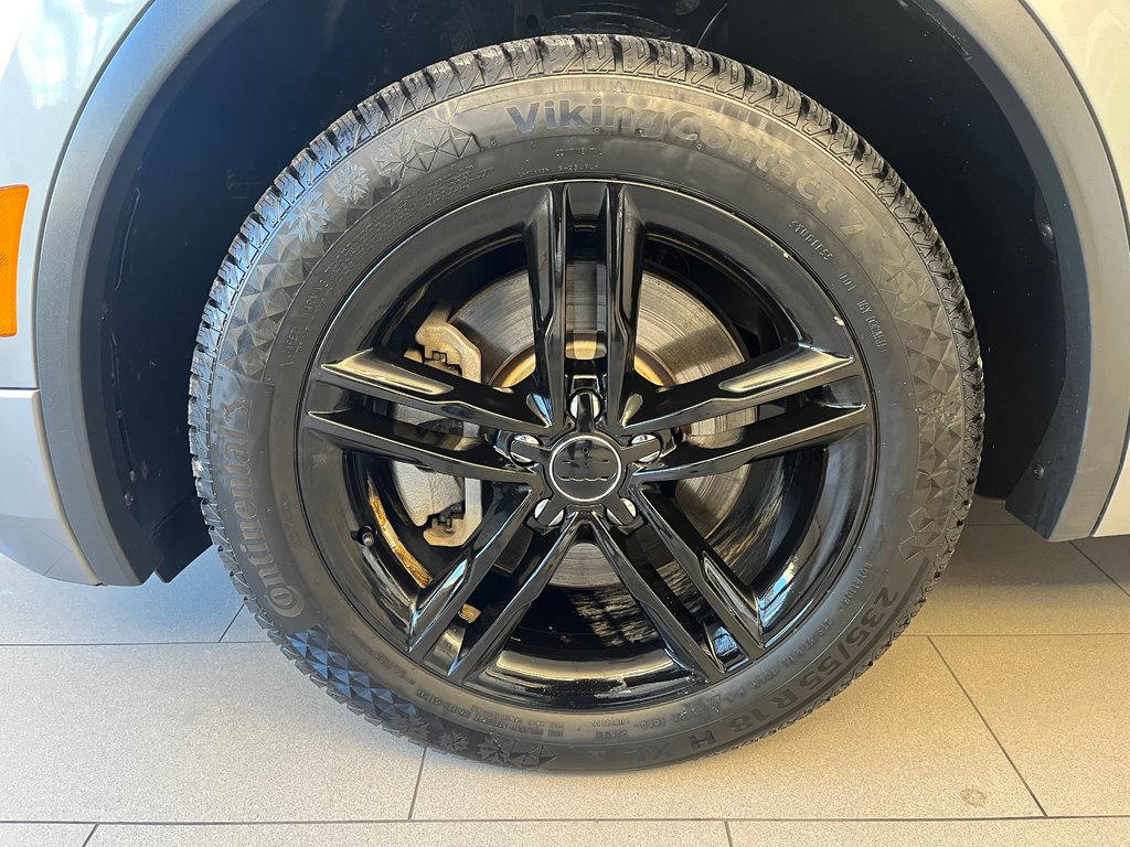 2021 Volkswagen Tiguan Highline in Boucherville, Quebec - 8 - w1024h768px