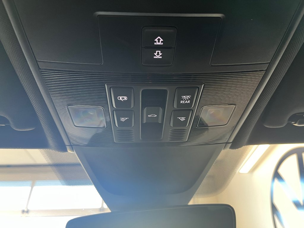 2021 Volkswagen Tiguan Highline in Boucherville, Quebec - 14 - w1024h768px