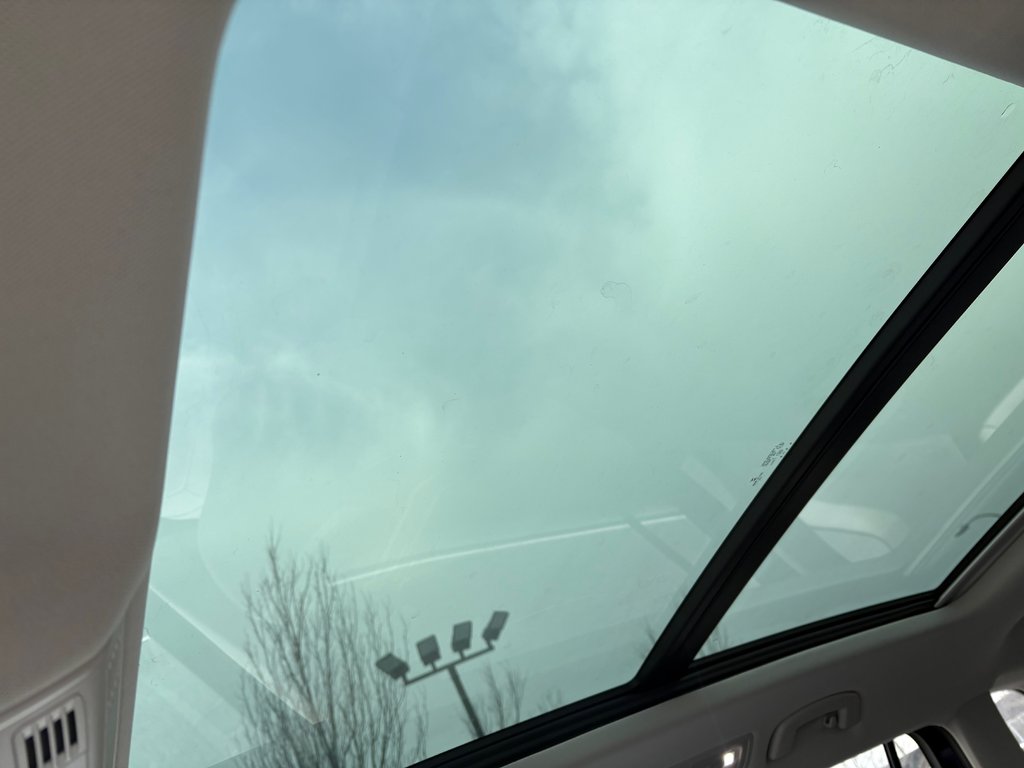 2021 Volkswagen Tiguan HIGNLINE TOIT PANO CUIR BAS KM I PROPRIO in Boucherville, Quebec - 17 - w1024h768px