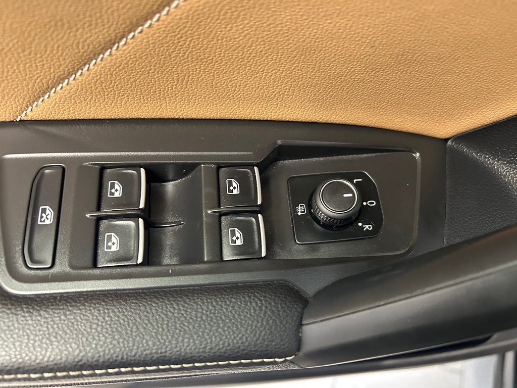2022 Volkswagen Tiguan Comfortline R-Line Black Edition in Boucherville, Quebec - 17 - w1024h768px