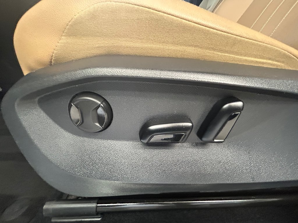 2022 Volkswagen Tiguan Comfortline R-Line Black Edition in Boucherville, Quebec - 11 - w1024h768px