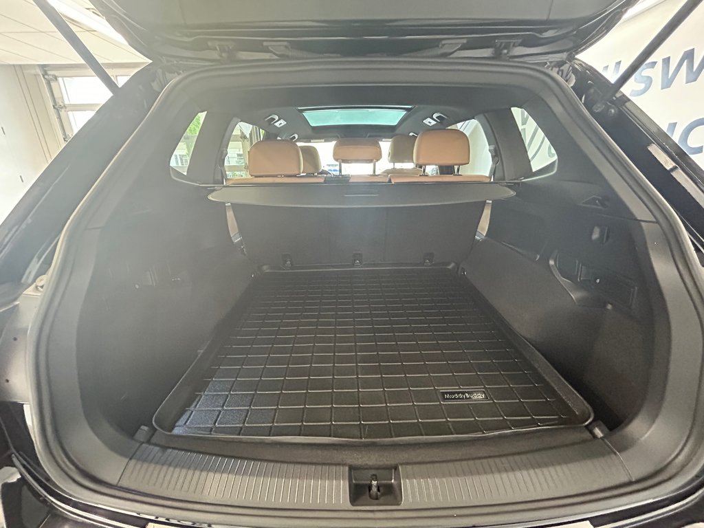 2022 Volkswagen Tiguan Comfortline R-Line Black Edition in Boucherville, Quebec - 8 - w1024h768px