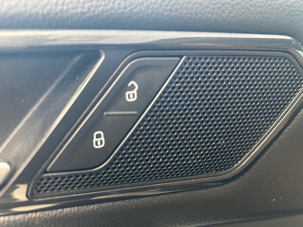 2022 Volkswagen Tiguan Comfortline R-Line Black Edition in Boucherville, Quebec - 18 - w1024h768px