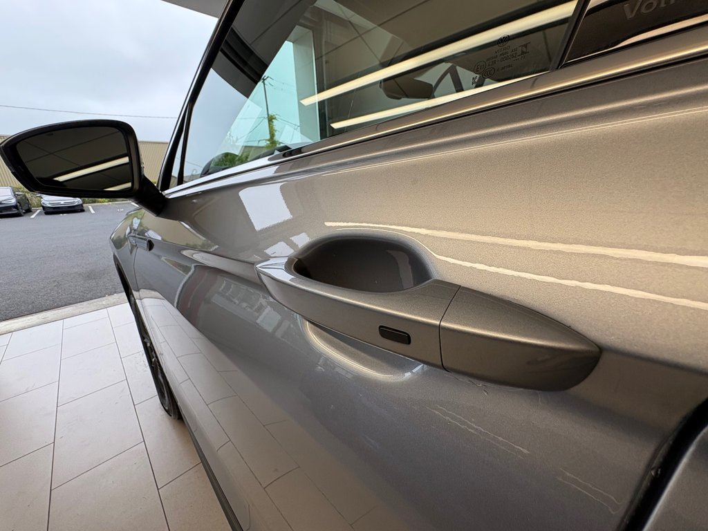 Volkswagen Tiguan Comfortline 4 Motion 2023 à Boucherville, Québec - 11 - w1024h768px