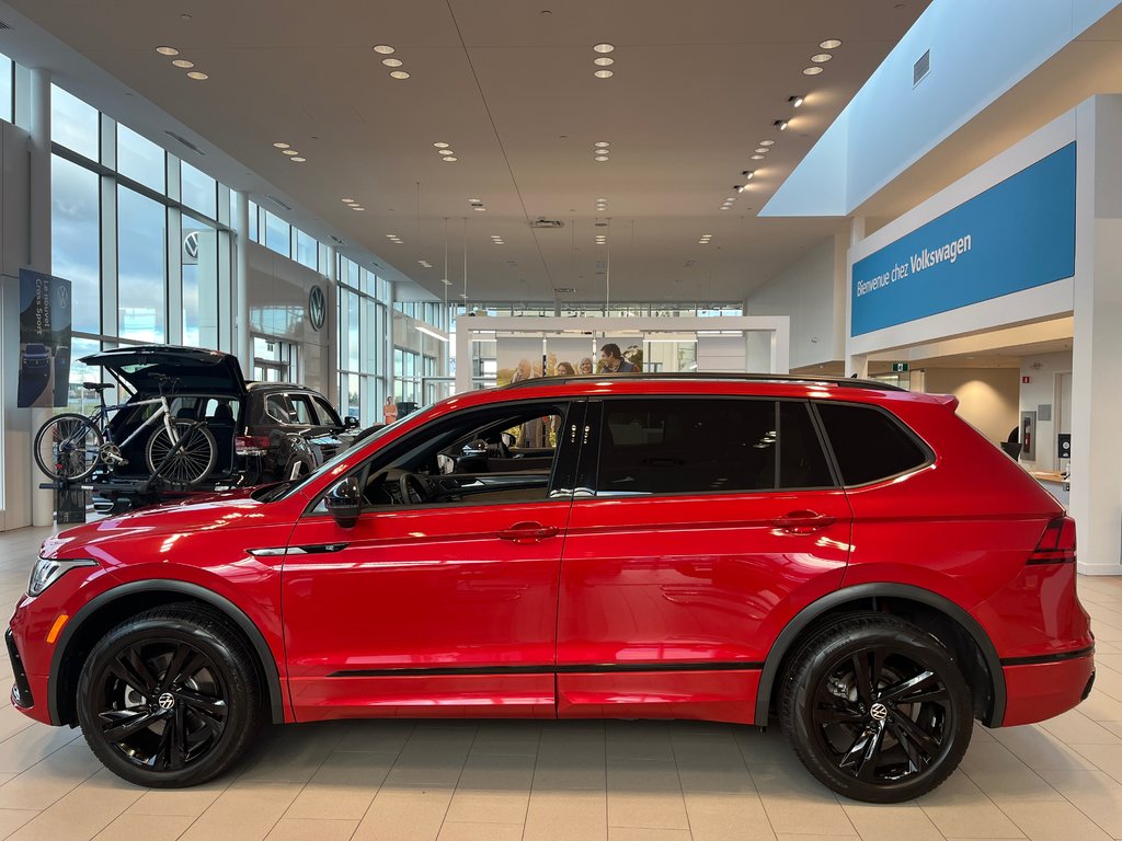 Volkswagen Tiguan Comfortline R-Line Black Edition 2024 à Boucherville, Québec - 9 - w1024h768px