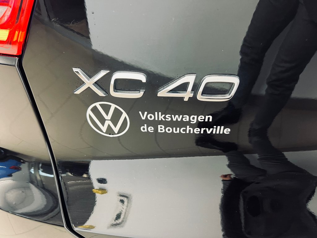 2020 Volvo XC40 R-Design in Boucherville, Quebec - 17 - w1024h768px