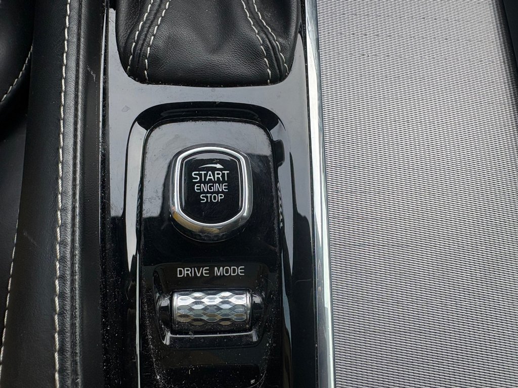 Volvo XC90 R-Design, 7 PLACES, TRÈS BAS KM 2020 à Boucherville, Québec - 32 - w1024h768px