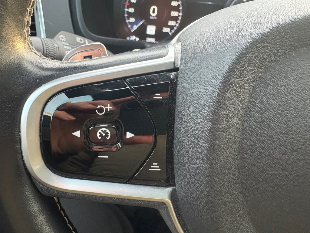 Volvo XC90 R-Design, 7 PLACES, TRÈS BAS KM 2020 à Boucherville, Québec - 30 - w1024h768px
