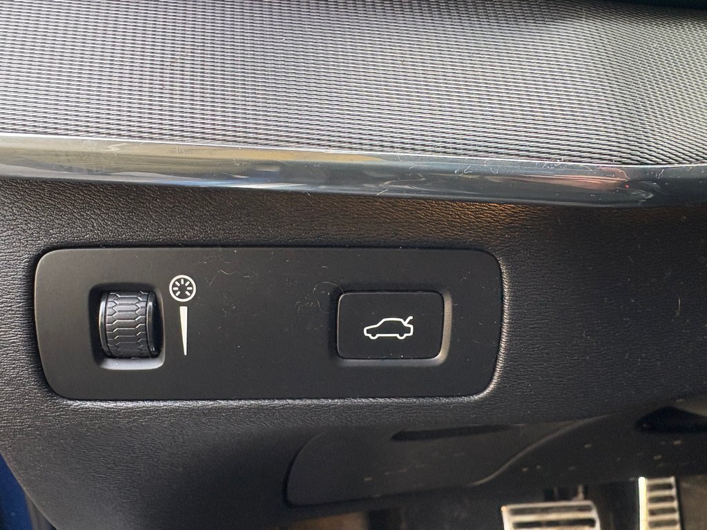 Volvo XC90 R-Design, 7 PLACES, TRÈS BAS KM 2020 à Boucherville, Québec - 25 - w1024h768px