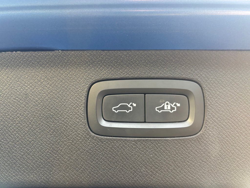 Volvo XC90 R-Design, 7 PLACES, TRÈS BAS KM 2020 à Boucherville, Québec - 14 - w1024h768px