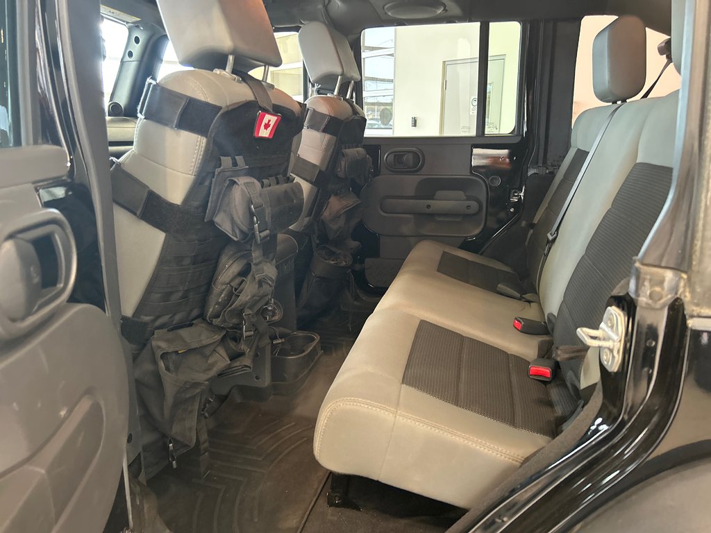 Jeep Wrangler Unlimited Rubicon 2010-7