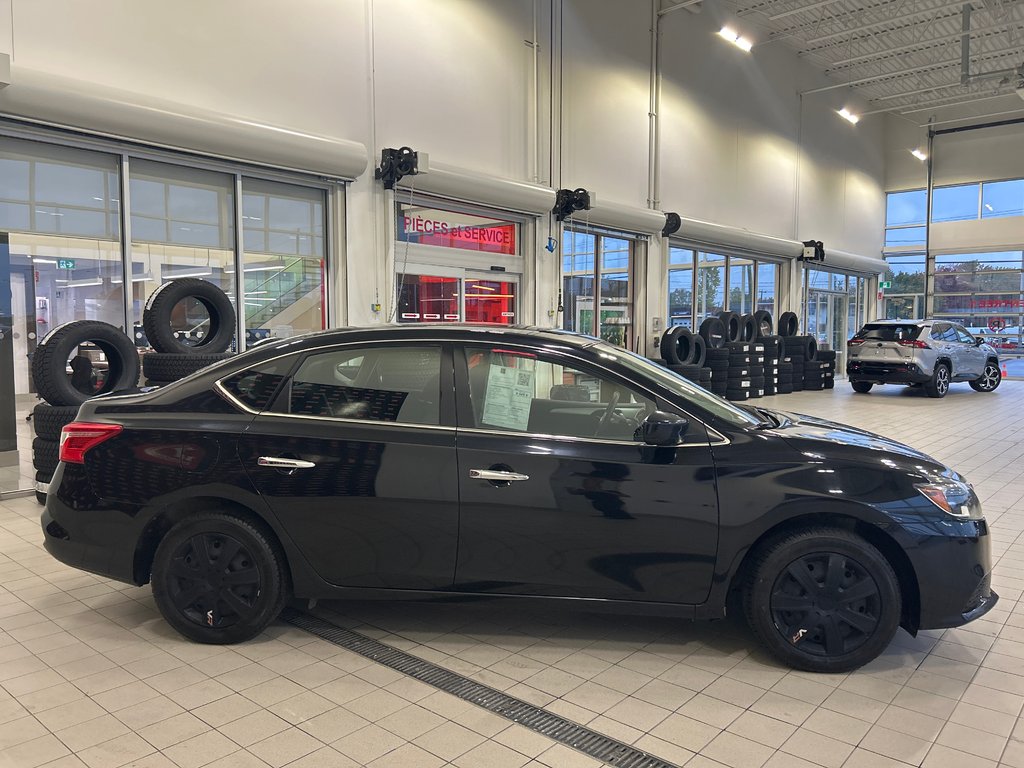 Nissan Sentra S 2016-4