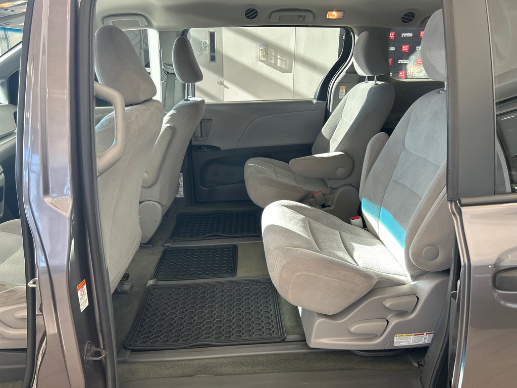 Toyota Sienna CE 2015-7