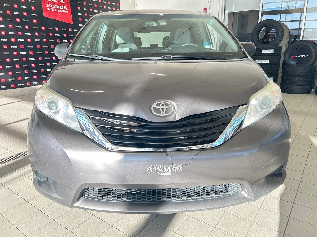 Toyota Sienna CE 2015-2
