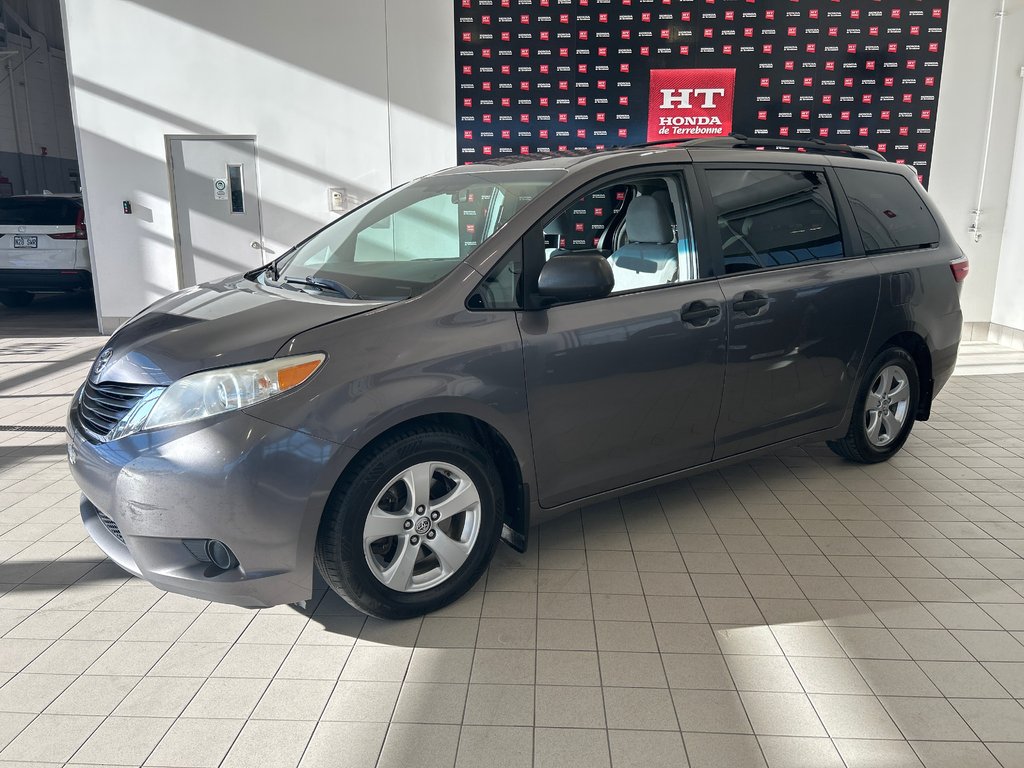 Toyota Sienna CE 2015-1