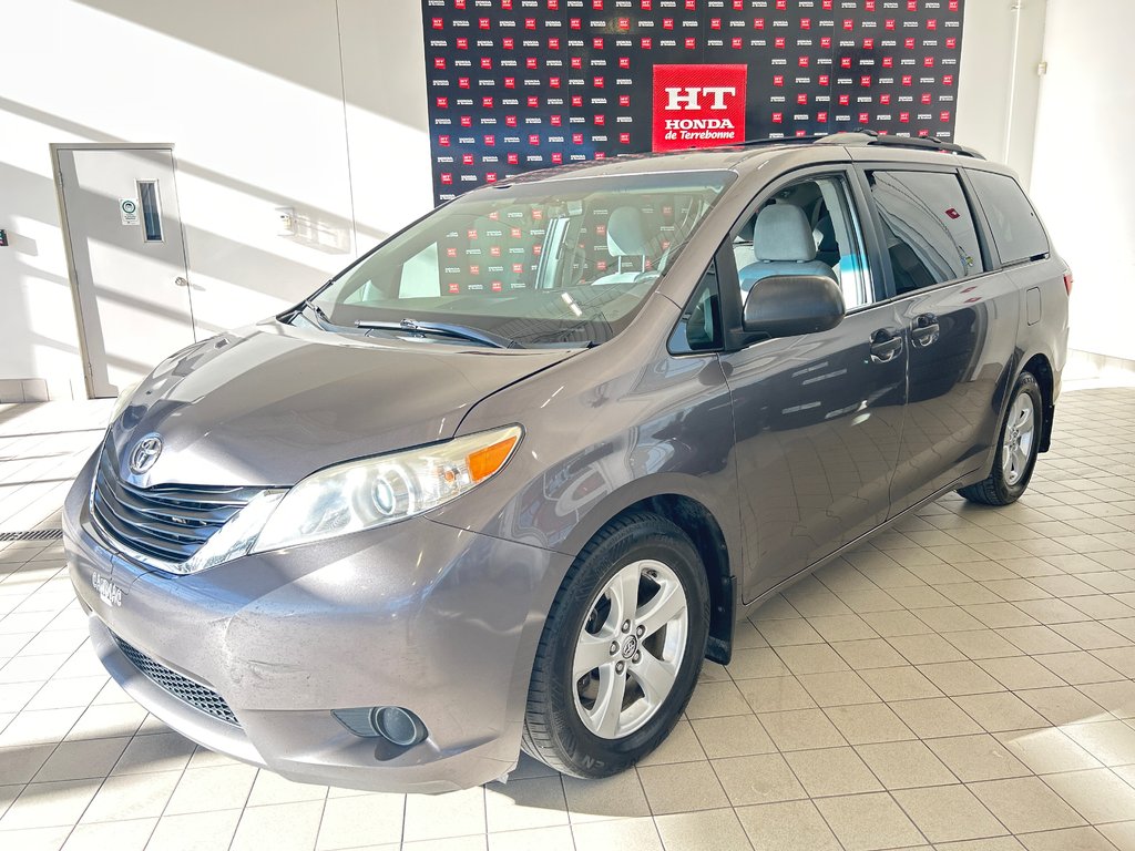 Toyota Sienna CE 2015-0