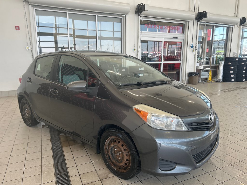 Toyota Yaris LE 2012-3