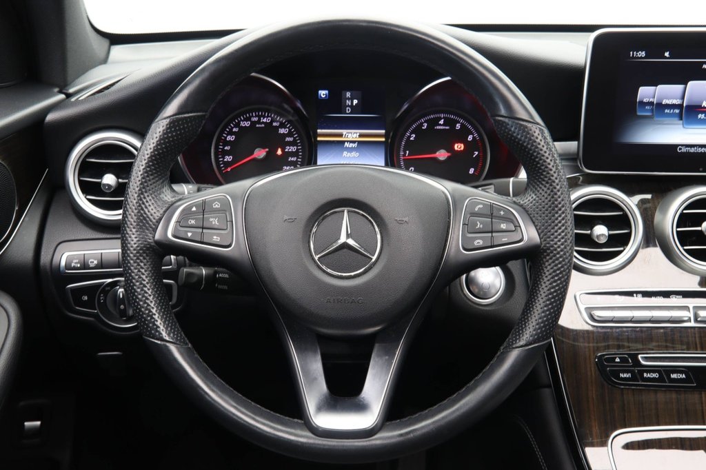 2019  GLC300 4MATIC Automatique Cuir Toit ouvrant in Chicoutimi, Quebec - 12 - w1024h768px