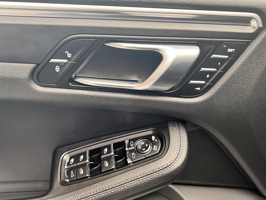 2018  Macan AWD in Chicoutimi, Quebec - 10 - w1024h768px