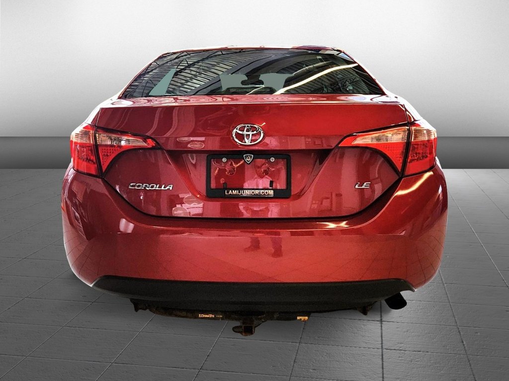2018 Toyota Corolla in Sept-Îles, Quebec - 4 - w1024h768px